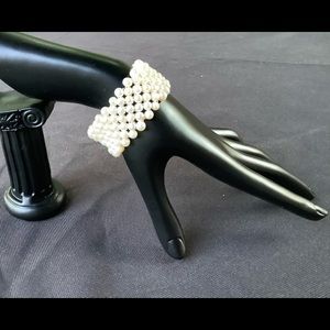 Stretchy Simulated Seed Pearl Bracelet
